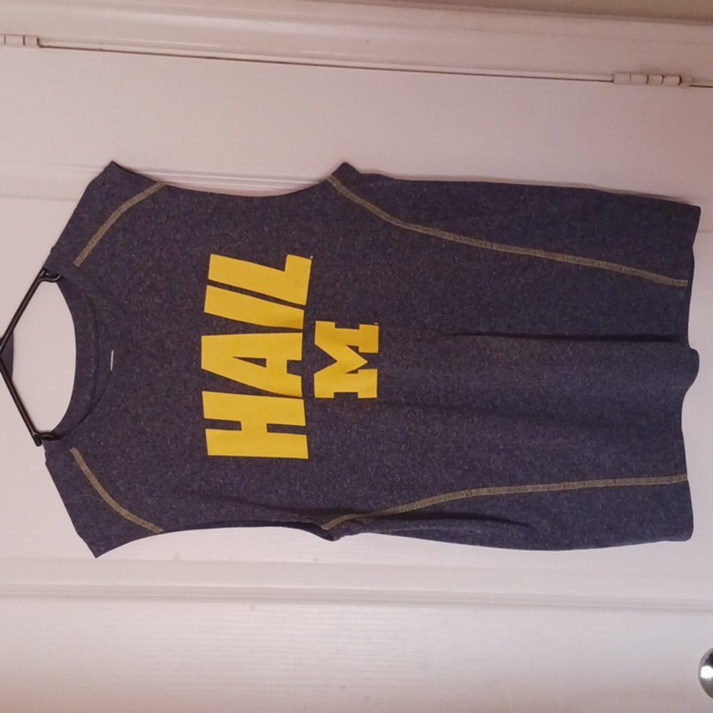 U of M Hail Michigan sleeveless t-shirt men's M 38/40